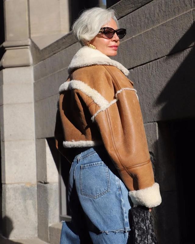 今年流行羊羔毛袄,流行羊羔绒又保暖