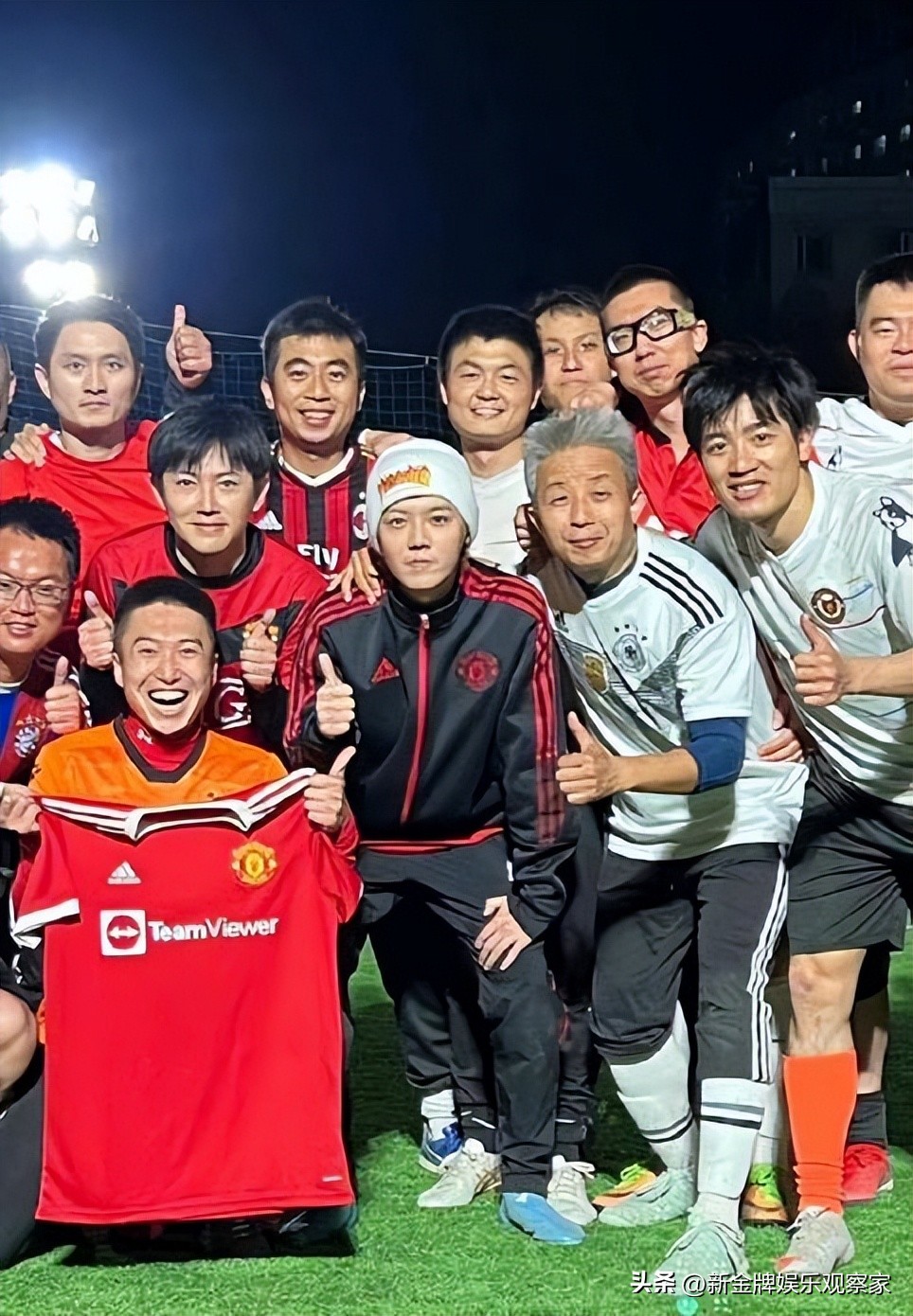 网友偶遇关晓彤羽毛球,网友偶遇鹿晗关晓彤同框