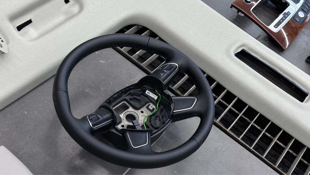 老款奥迪q74.2报废,奥迪q7新能源报废车