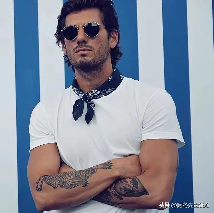 男士短袖t恤穿搭技巧袖子,中老年男士短袖圆领汗衫t恤