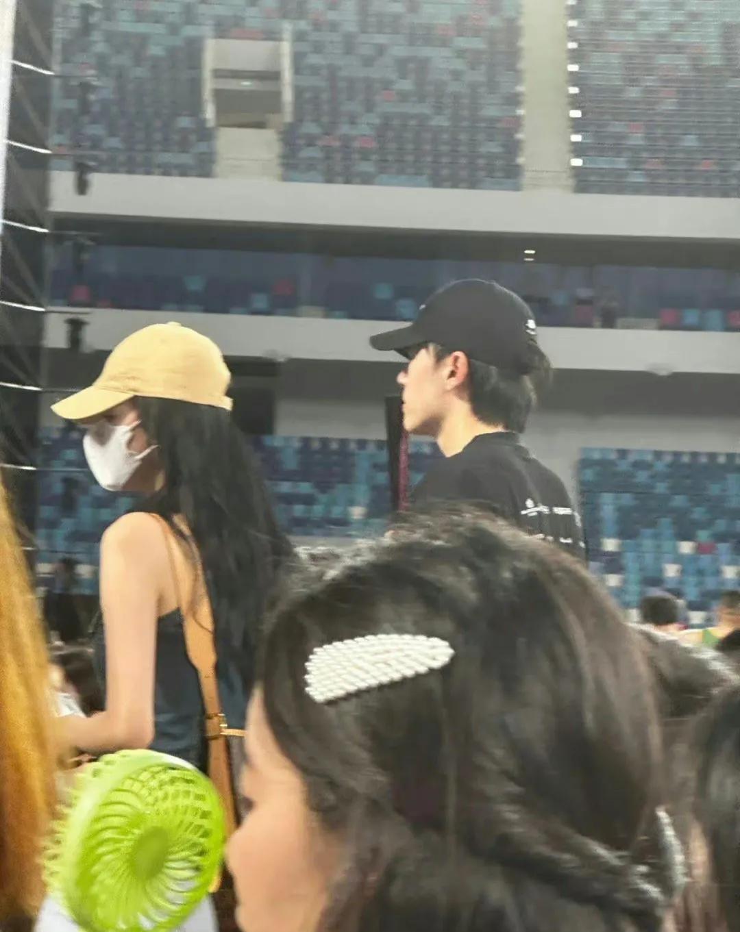 曾表示“远离男人”的她，不到一年就好了伤疤忘了疼？