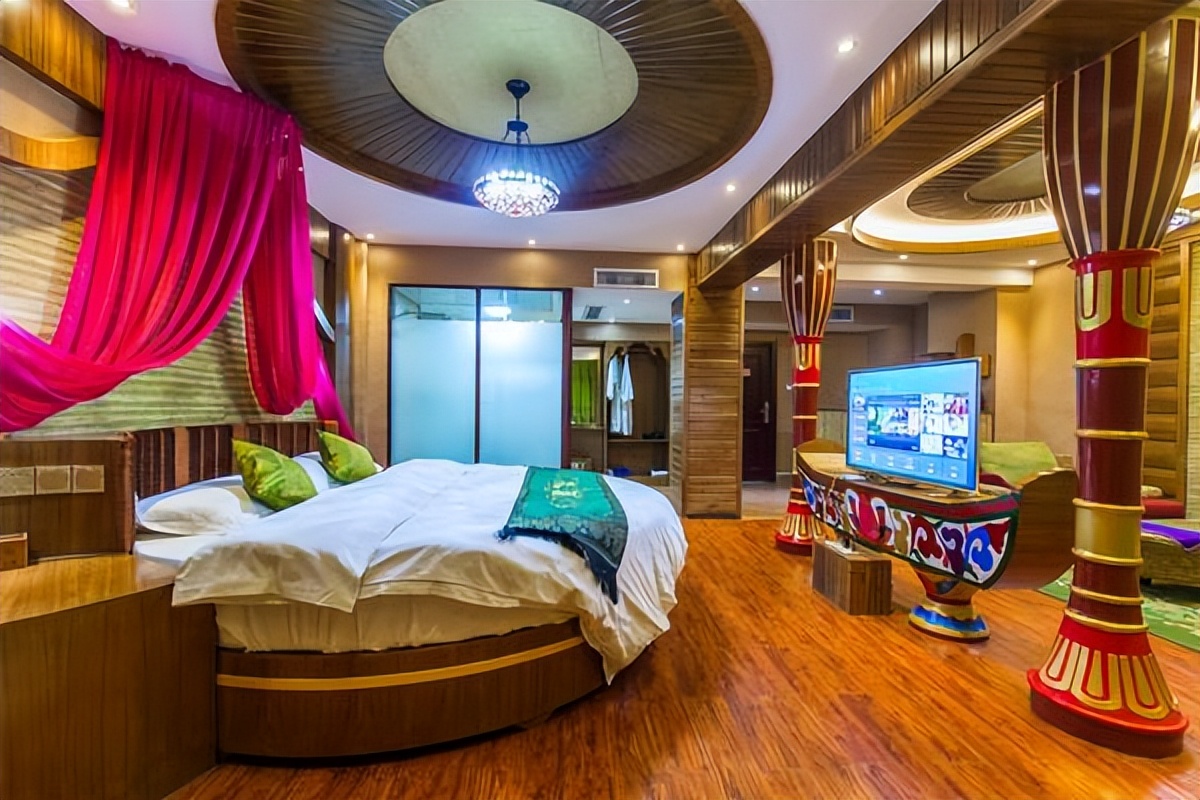 酒店里的水床为何深受年轻人青睐,宾馆水床的好处和坏处