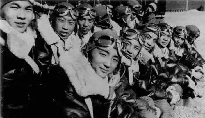 84年前，他撞向日本战机以身殉国，24天后，未婚妻跳江殉情：他们的故事我们不敢忘