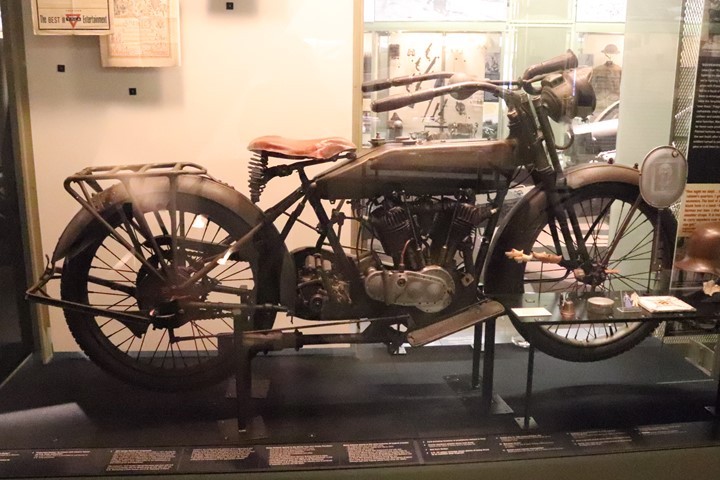 哈雷摩托车哪款改复古最好看,哈雷摩托车从第一代至今的车型