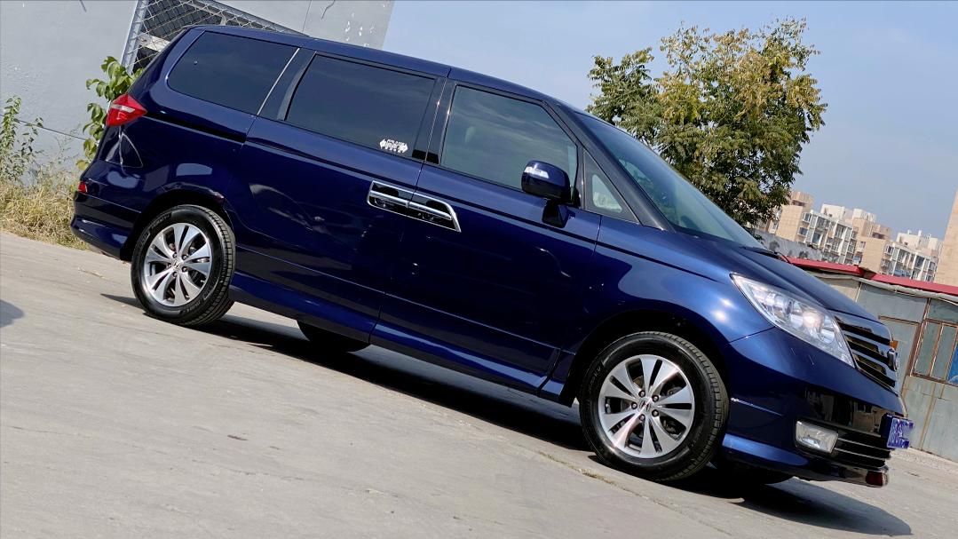 老款艾力绅二手车修复,老车翻新艾力绅