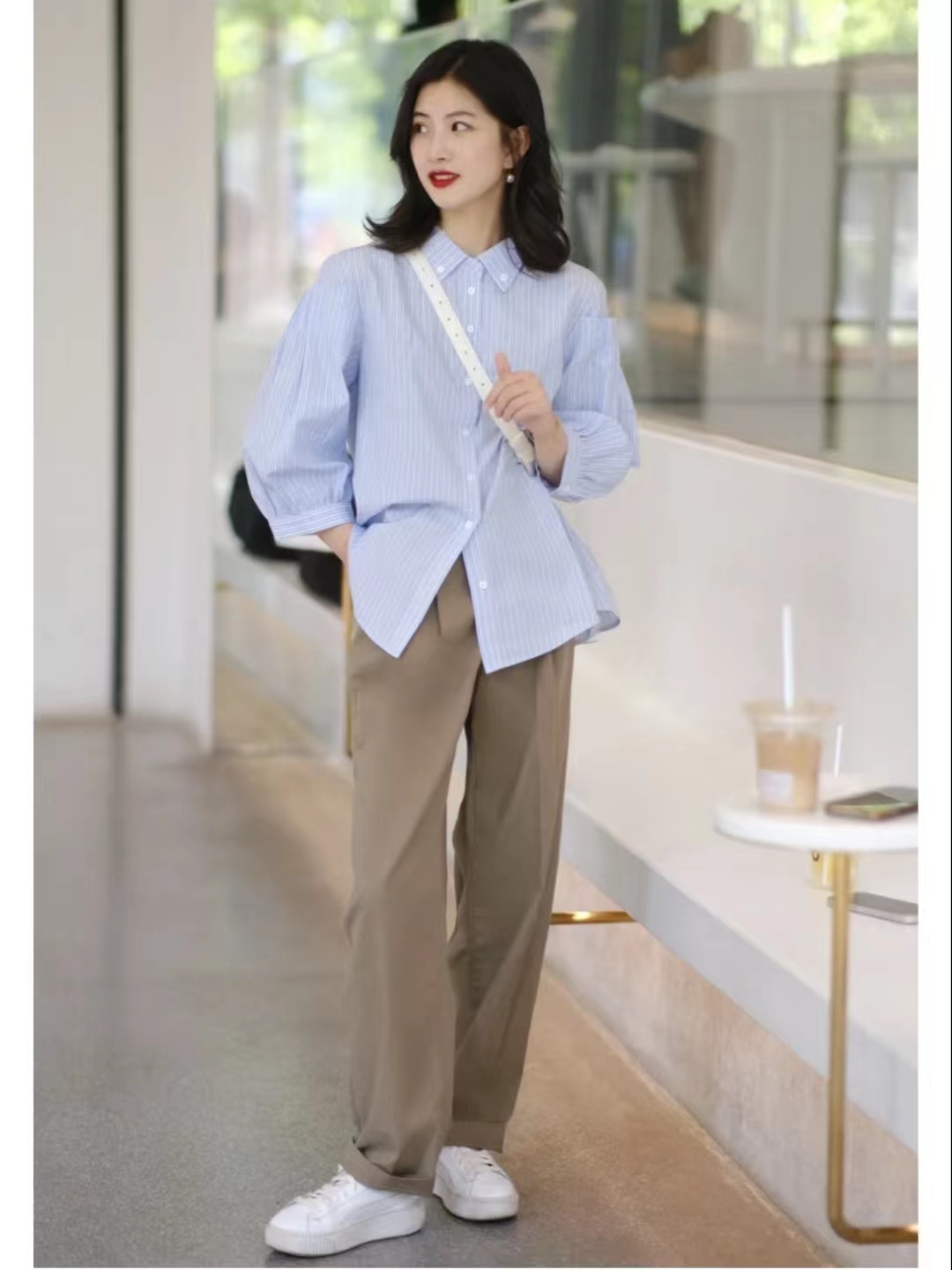 蓝色西装配卡其色裤子男,卡其色西装配什么裤子好看