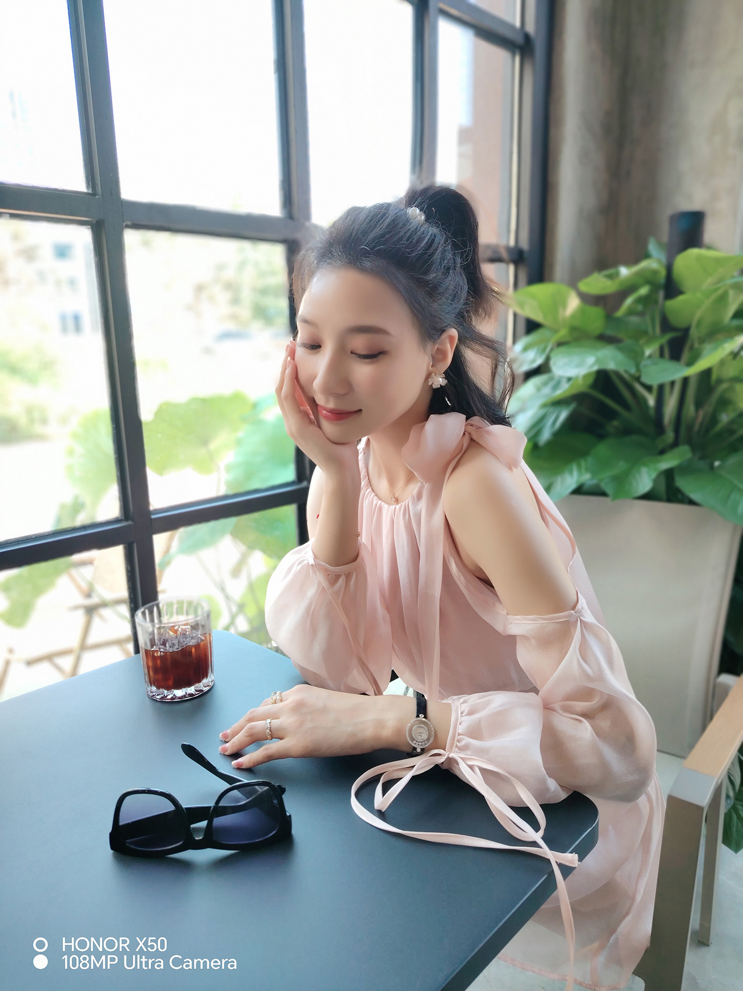 荣耀x50录像自拍镜像,荣耀x50拍照有潜望式长焦吗