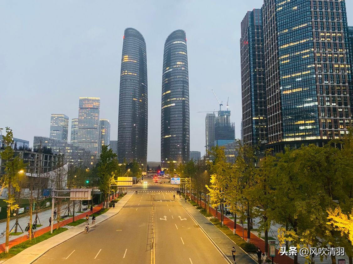 平常总“针锋相对”的成都、重庆，为什么关键时刻绝不拖泥带水？