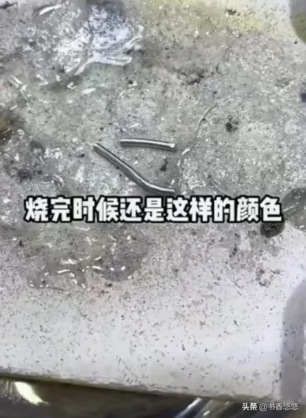 男子拿电线在金店问价格,男子拿旧电线进店问价格