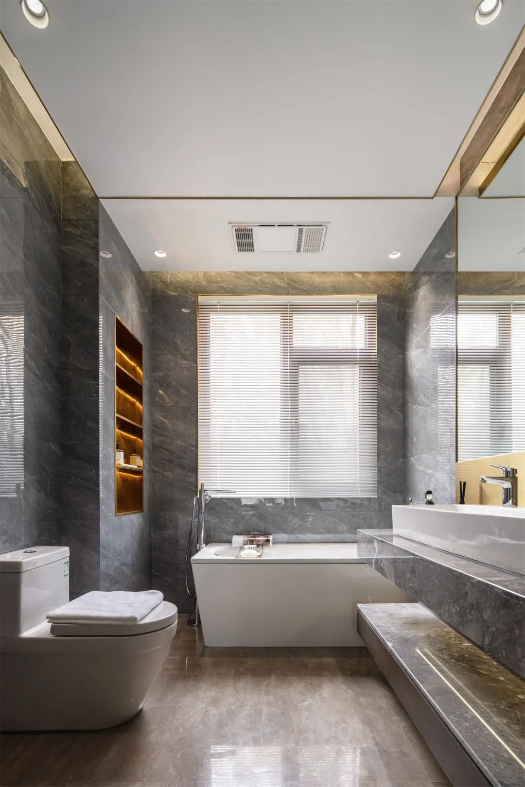 郁郁青“春”,把春天留在家里