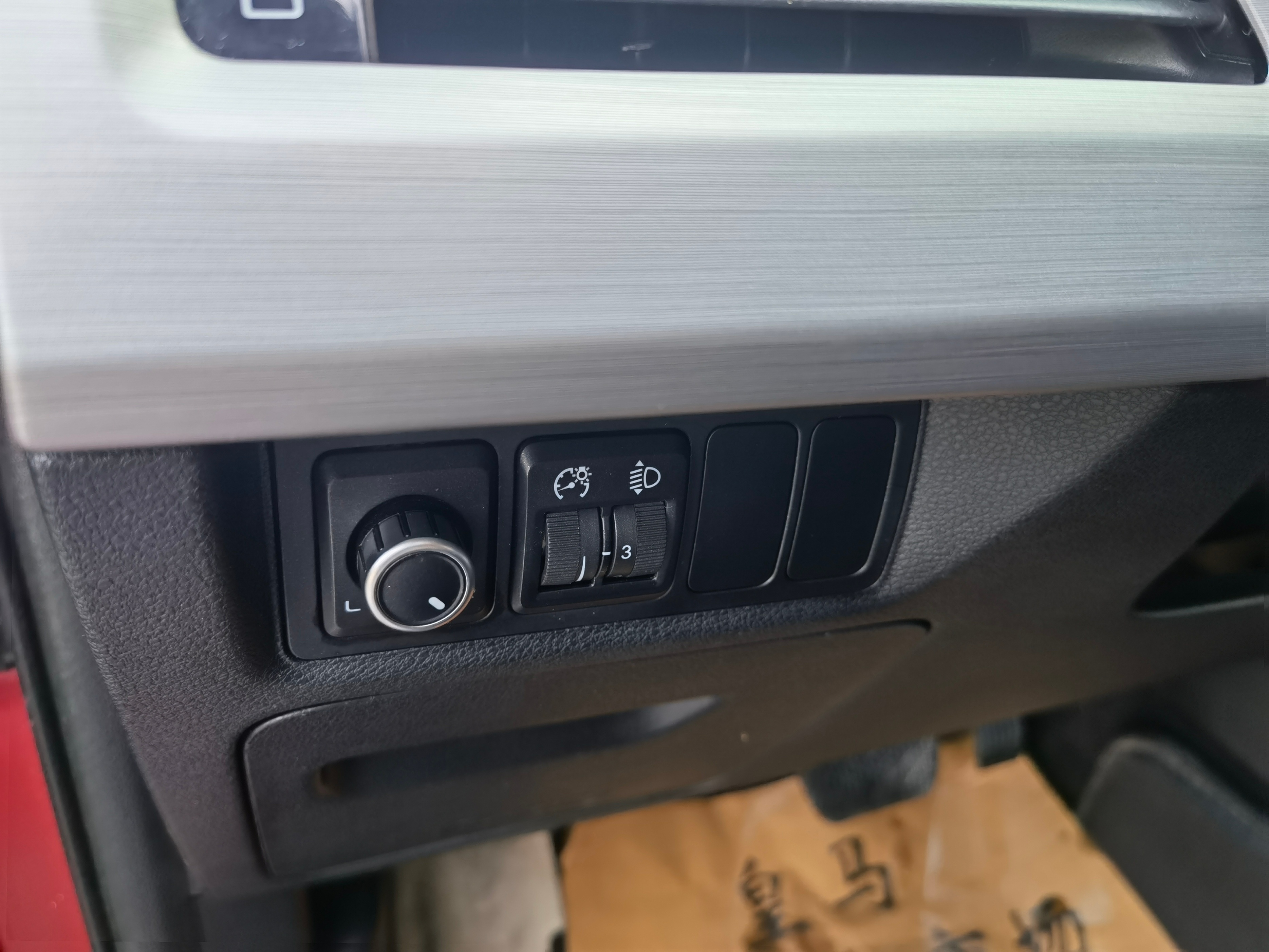 吉利5年多的轿车,5年吉利帝豪跑9万公里值多少钱