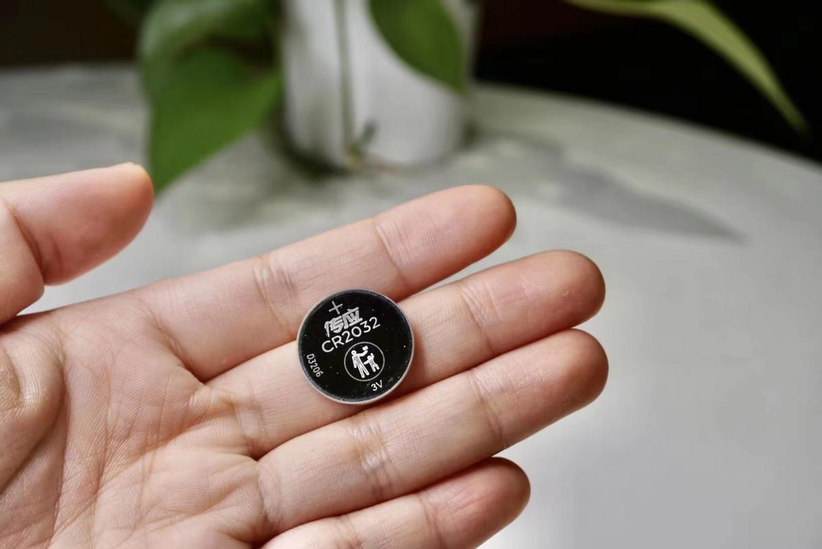 一颗纽扣电池能够让手表用多久,一颗纽扣电池相当于多少毫安