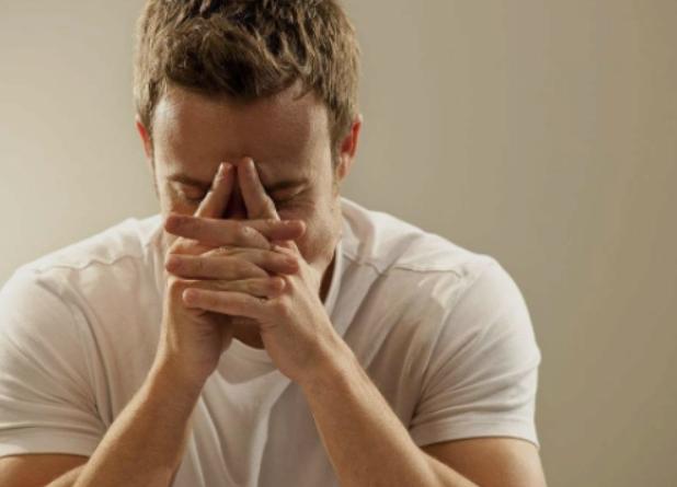 40岁男性毛发变白,40岁男性全身毛发变白是什么原因