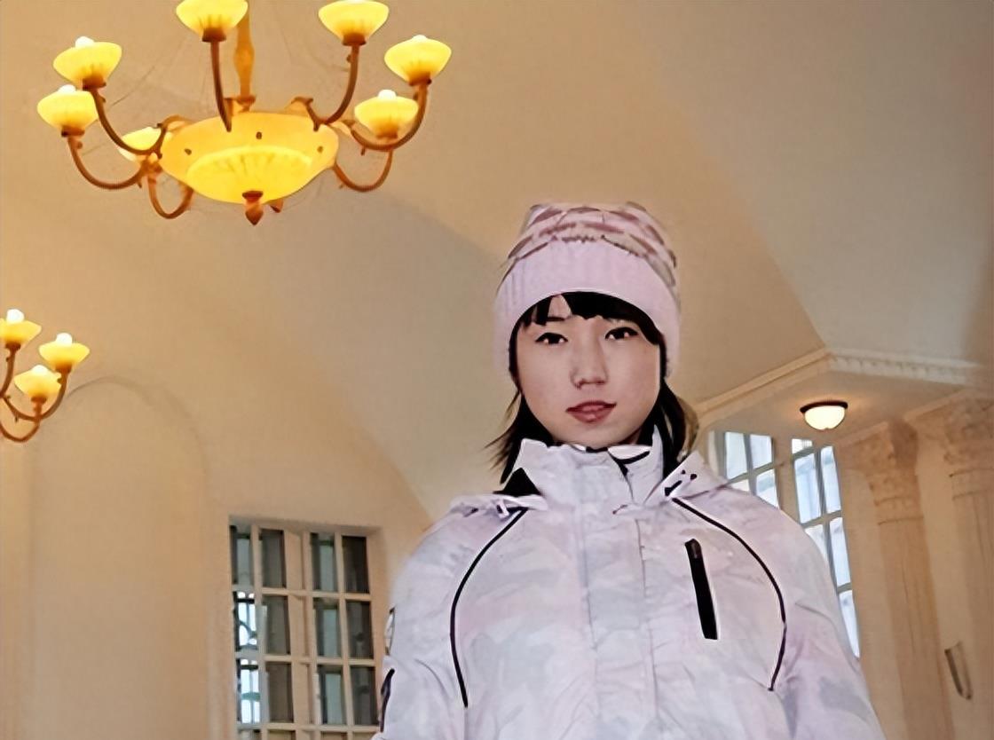 “网红模特”*筱雨张**,出道一年拍21套人体写真,现38岁仍单身未婚