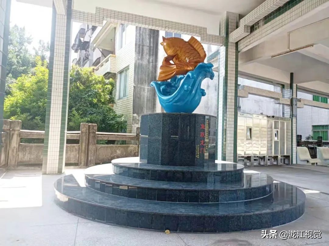 广东罗定：罗定中学“鱼跃龙门”“师恩如山“雕塑揭幕仪式