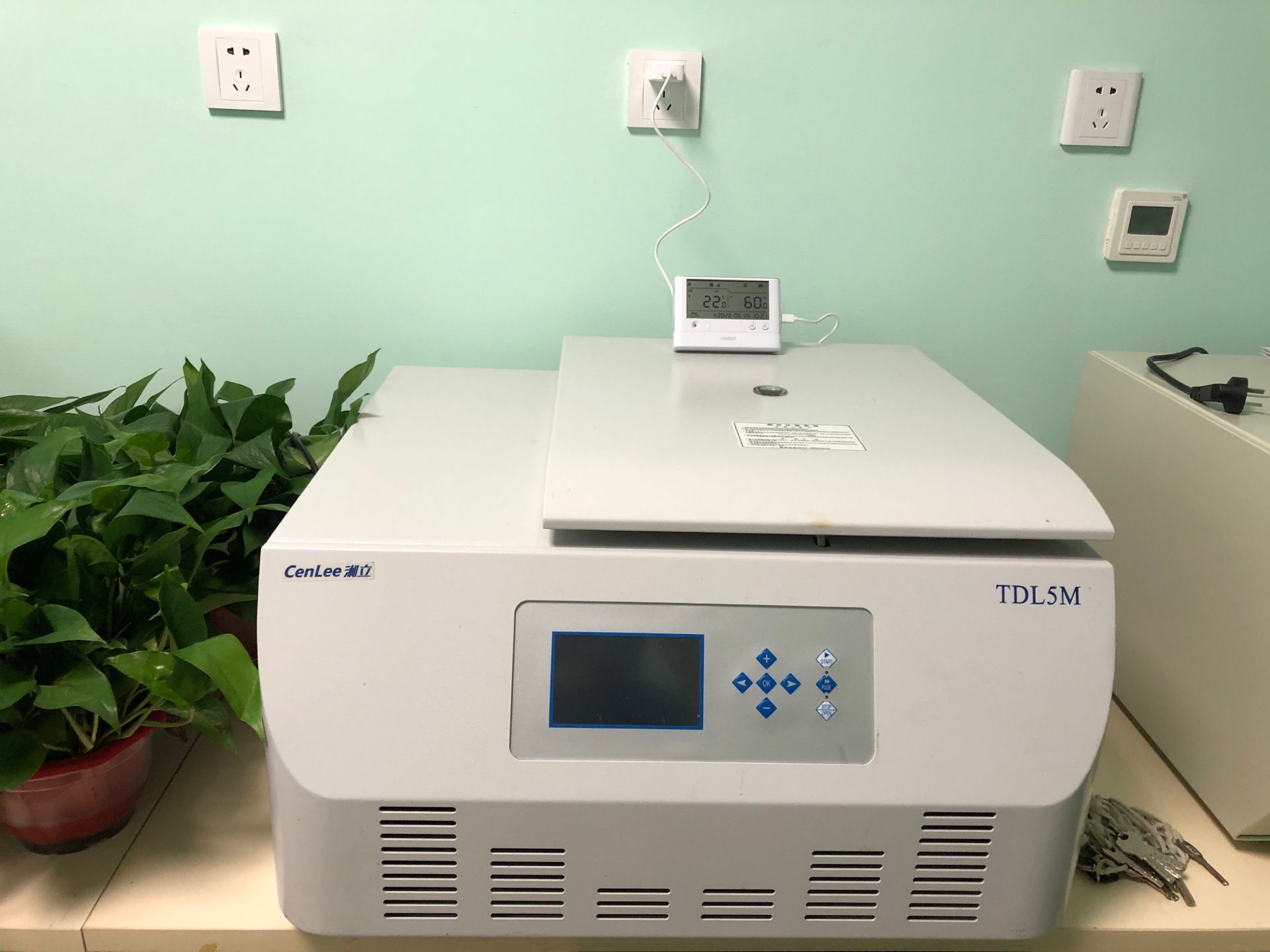 药品冷冻柜温湿度标准,小型药品超低温冷冻箱