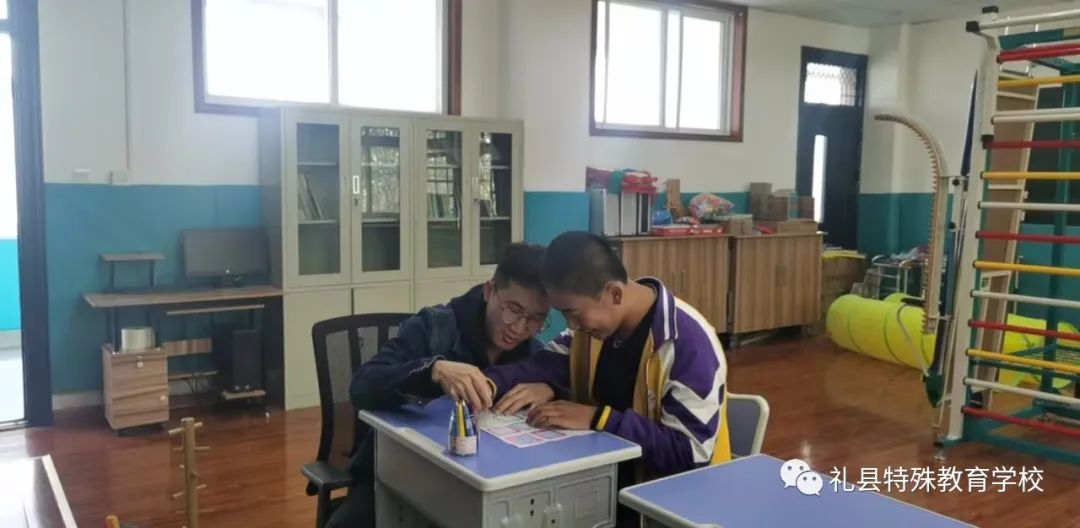 鐗规畩鏁欒偛瀛︽牎宸ヤ綔鍥炵湼,鐖卞績娴囩亴闈欏緟鑺卞紑