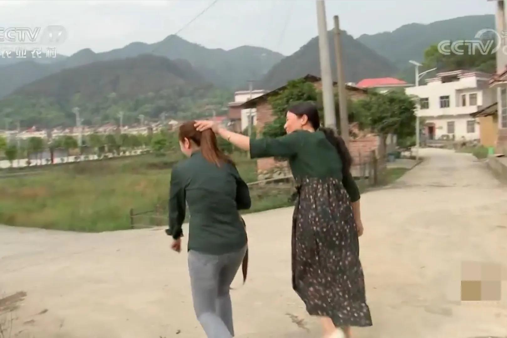 湖南女子投资180万开农庄日入2位数,如今靠柴火鸡年销售额1000万