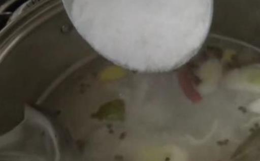 水腌咸鸡蛋出油多的秘诀,腌好咸鸡蛋怎么做好吃