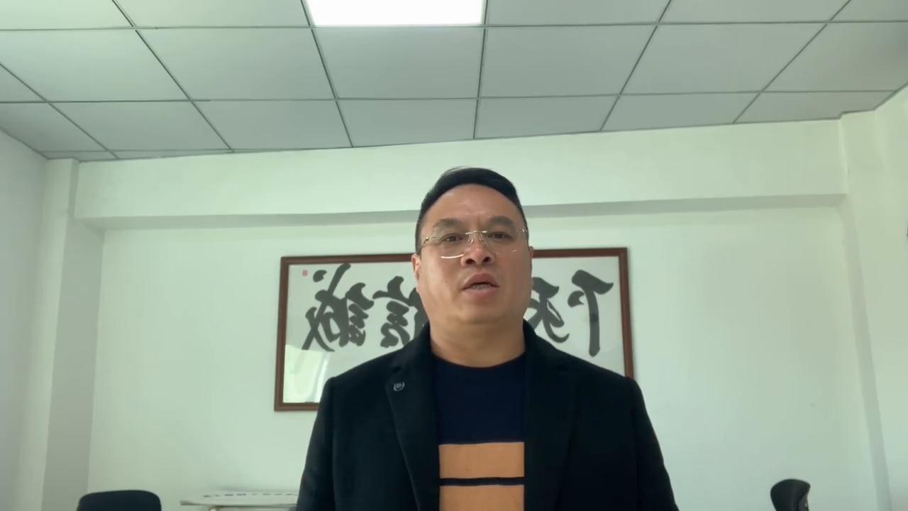 我们没背景没靠山一切都得靠自己,没有背景没有靠山只能拼命努力