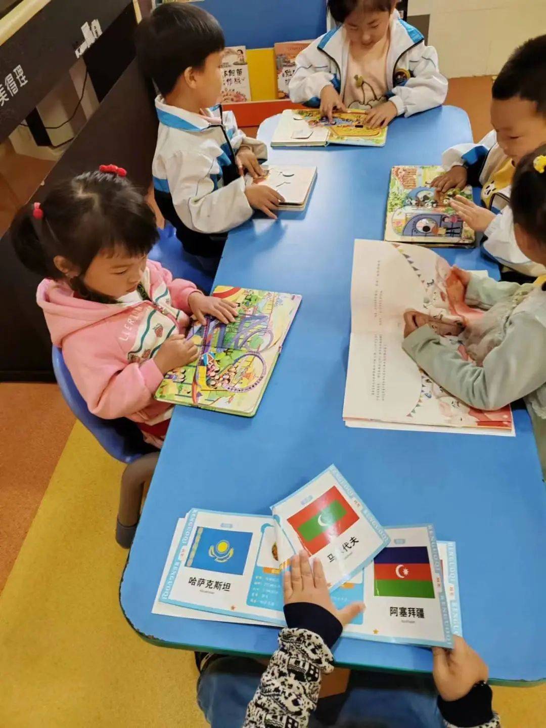 “戏”动童年，“域”见未来——诺亚舟开心果幼儿园区域活动