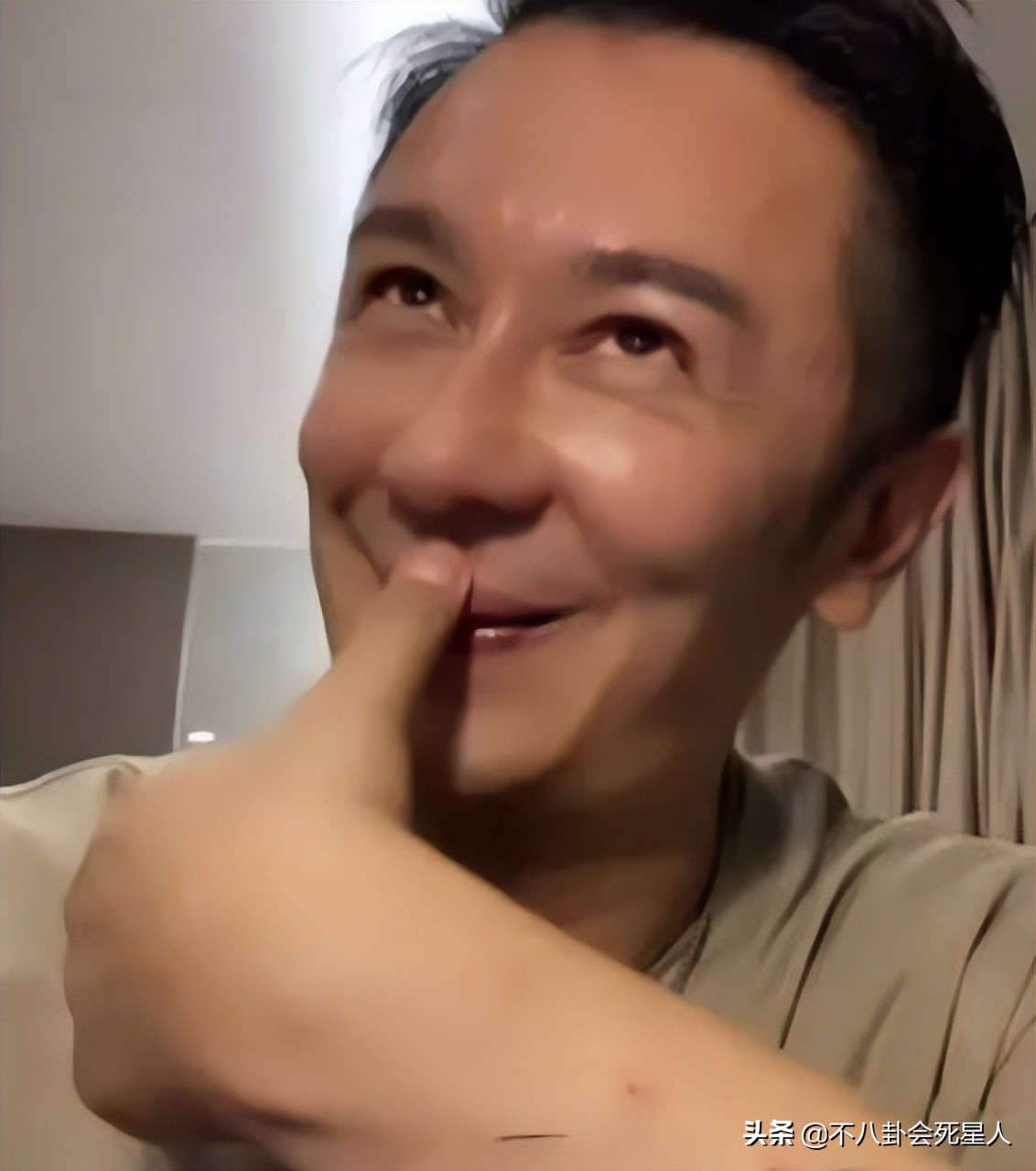 脸部垮掉的男人,脸部塌陷的男生