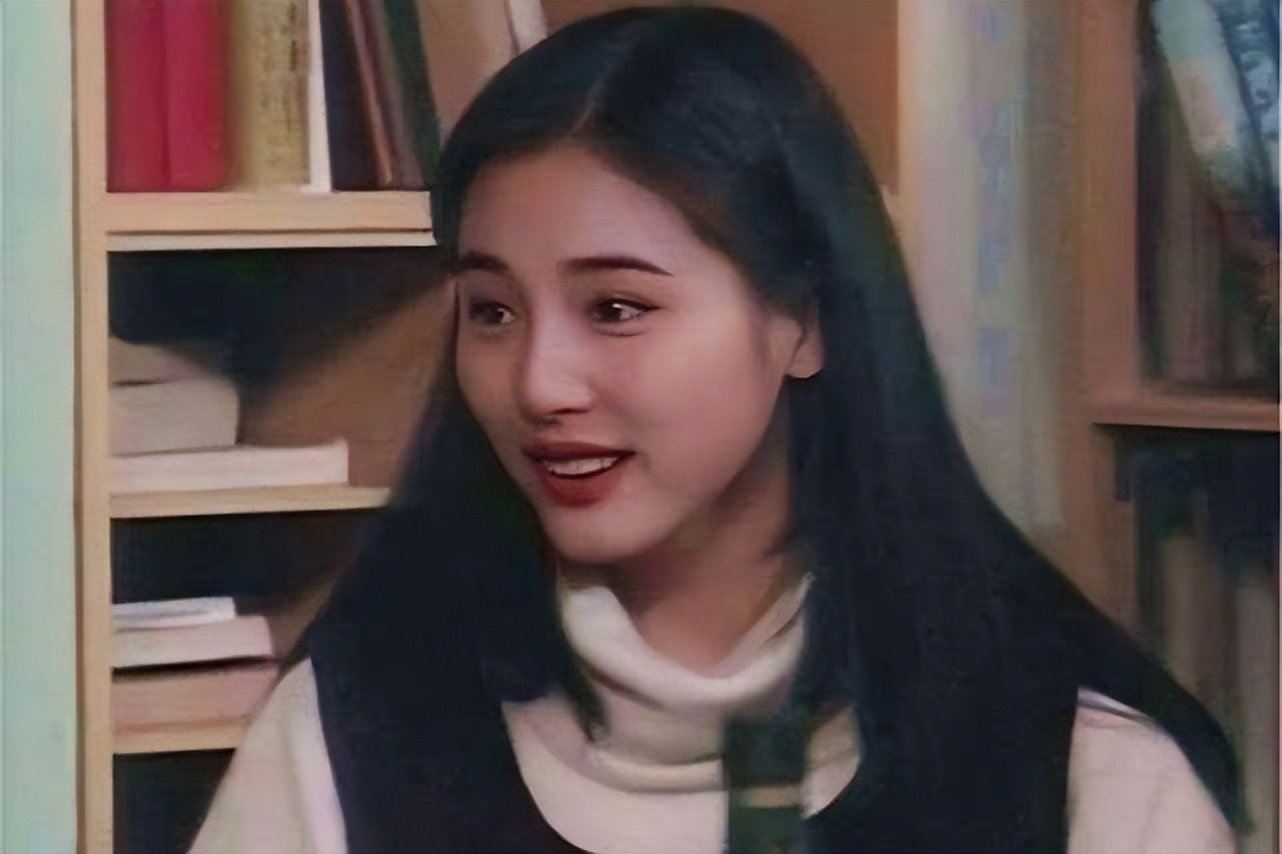 张延：TVB训练班出身，因《粉红女郎》名声大噪，如今安心演长辈