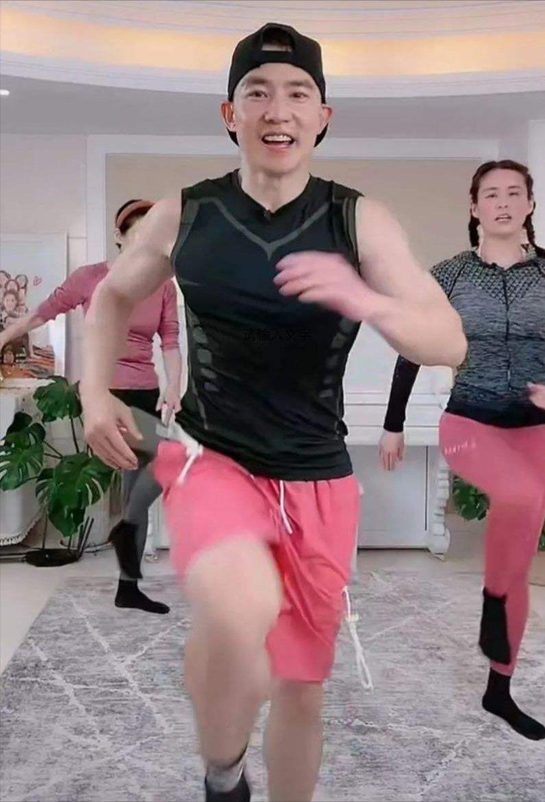 同样钱买一个套二还是两个套一,同样的钱买一套还是两套划算