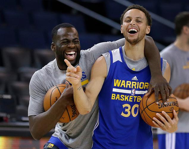 库里加盟安德玛前后市值,库里续约安德玛并担任总裁