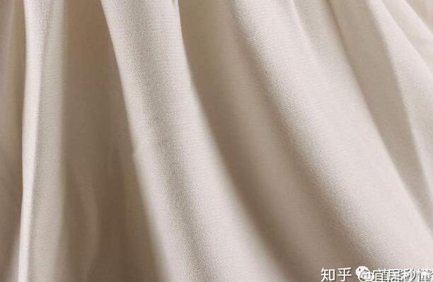 这4种窗帘既实用又美观你家有吗,窗帘是家居装饰不可或缺的一部分