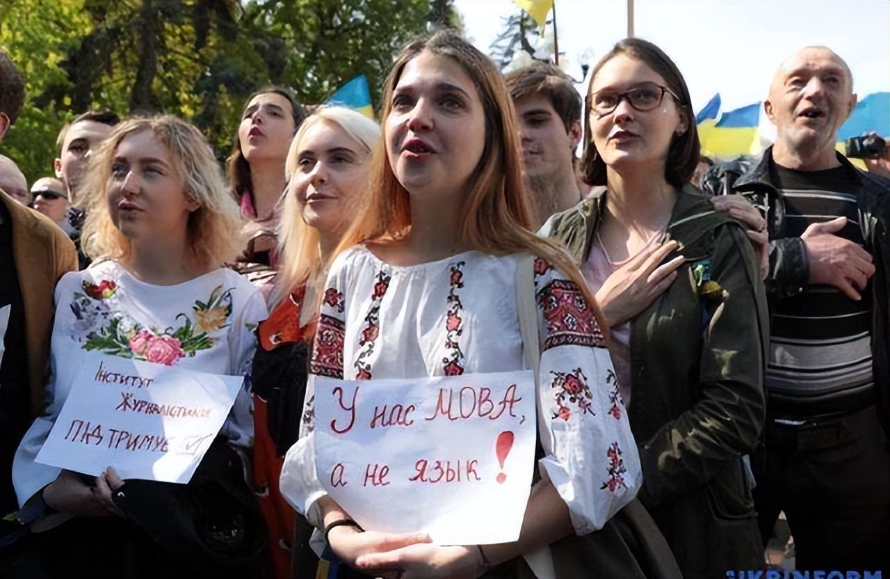 乌克兰拆除朱可夫将军雕像,乌克兰为啥拆除朱可夫雕像