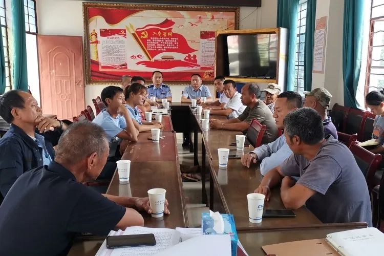 开学季镇坪公安全力维护校园安全,新野公安多措并举守护校园安全