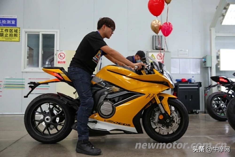 杰迪k750摩托车仿赛试驾,国内最大仿赛车型杰迪visionk750