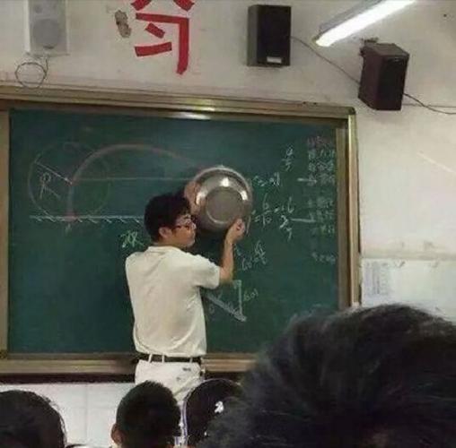 山东某中学班主任*力暴**殴打学生，看完视频，血压飙升