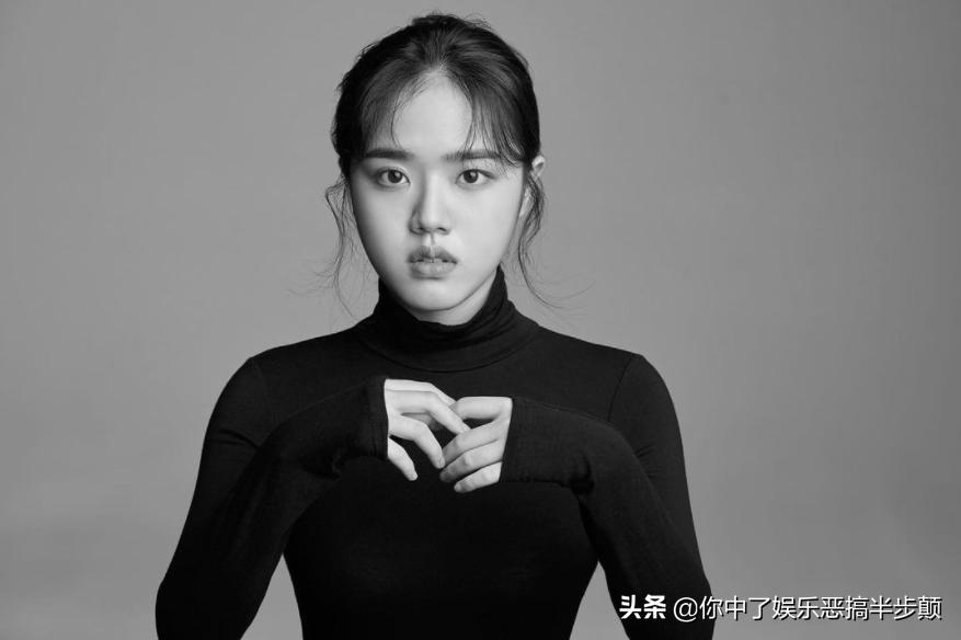 韩国演员金香起与男演员互动,韩国00后女星金香奇