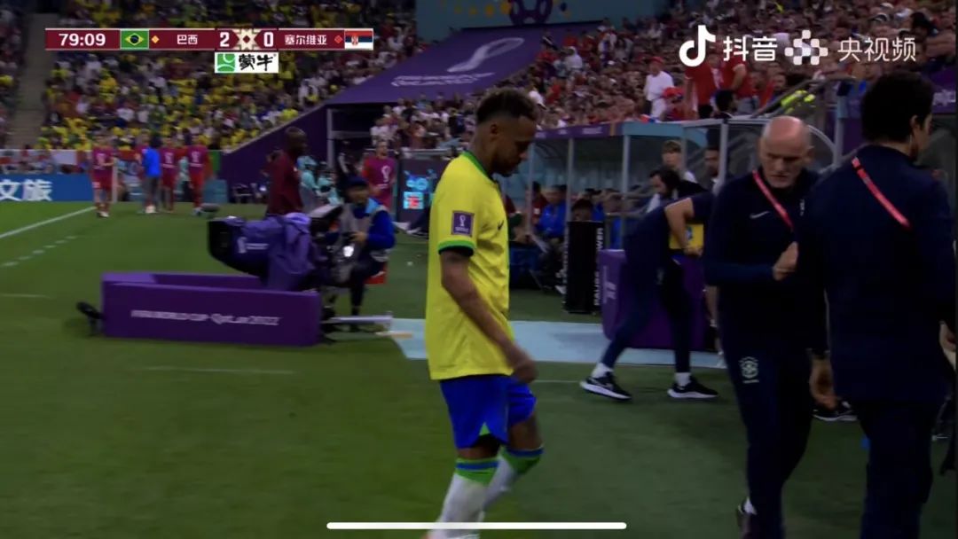 世界杯上梅西的眼泪,梅西世界杯把回忆留给自己