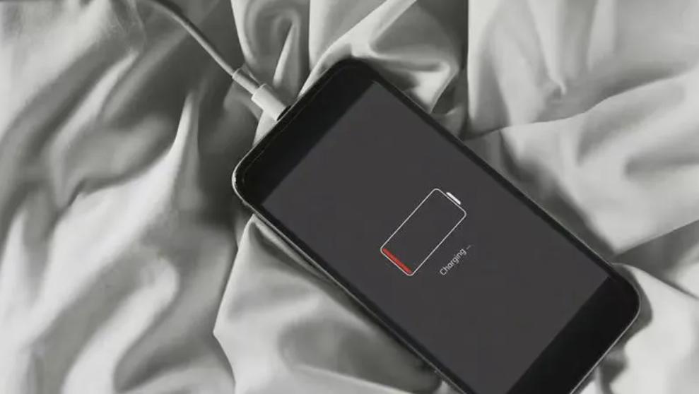 手机要等耗尽电再充吗,手机电量剩20%就要充电