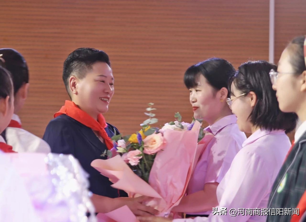 文艺汇演啦啦操操场,啦啦操文艺汇演中学