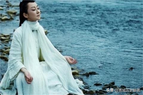 萨顶顶是藏族还是汉族,萨顶顶怎么变成蒙古族