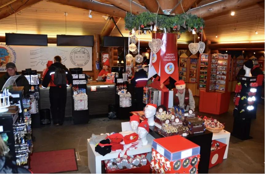 他在圣诞老人故乡做代购，每到这天有十几万人在淘宝围观他过圣诞