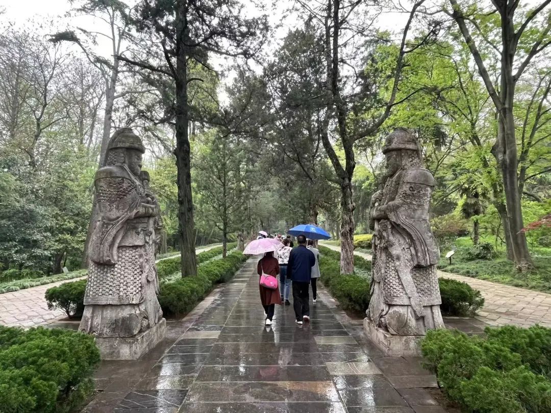 朱元璋三跪九叩,朱元璋是历史上唯一的草根皇帝吗