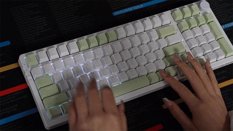 黑爵AK992蓝牙三模机械键盘评测：300元预算内的无短板水桶外设