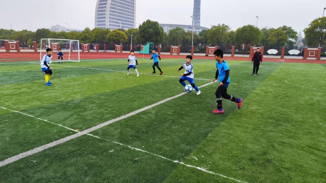 城南小学足球2021比赛,学校举行春季校园足球联赛