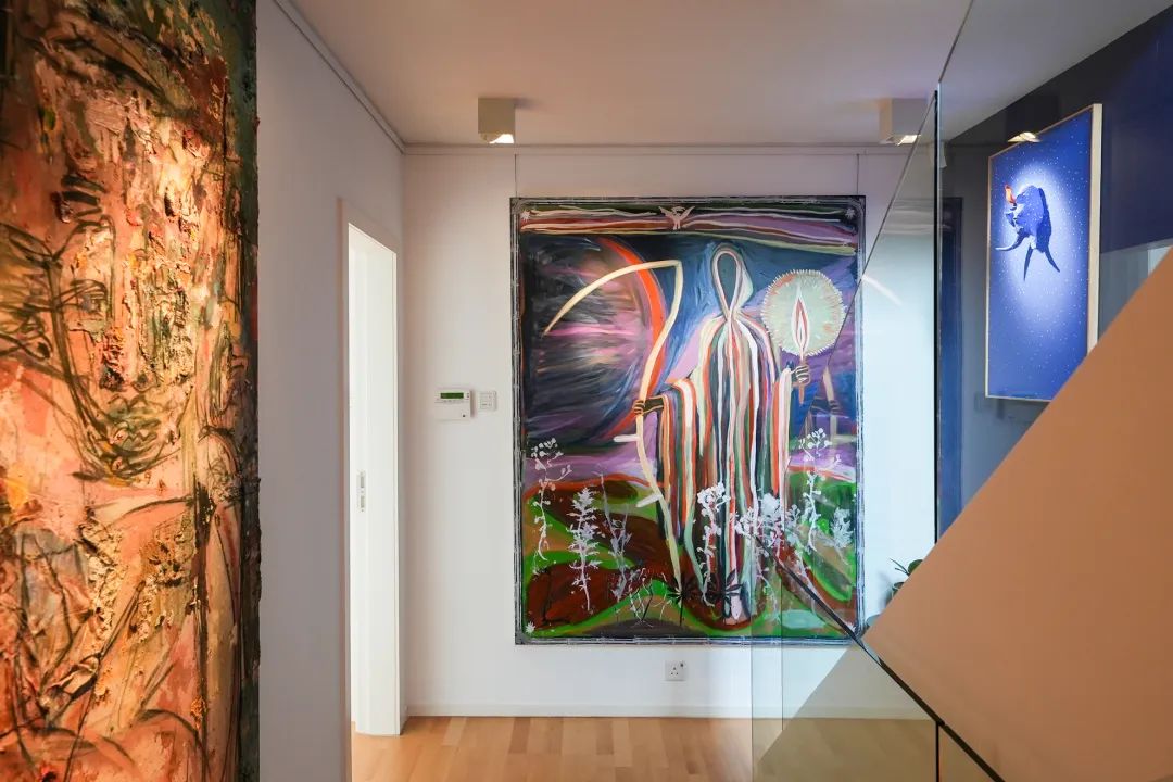 亚洲顶级藏家的4层海滨之家：挂满30件珍藏，审美一流