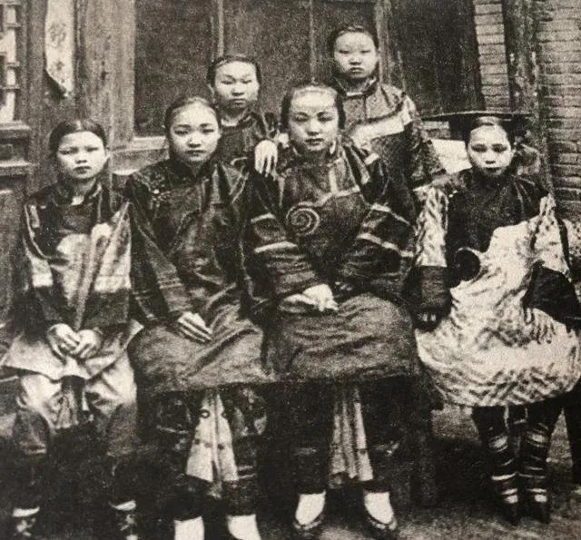封建社会妇女裹小脚,封建社会女人为什么裹小脚