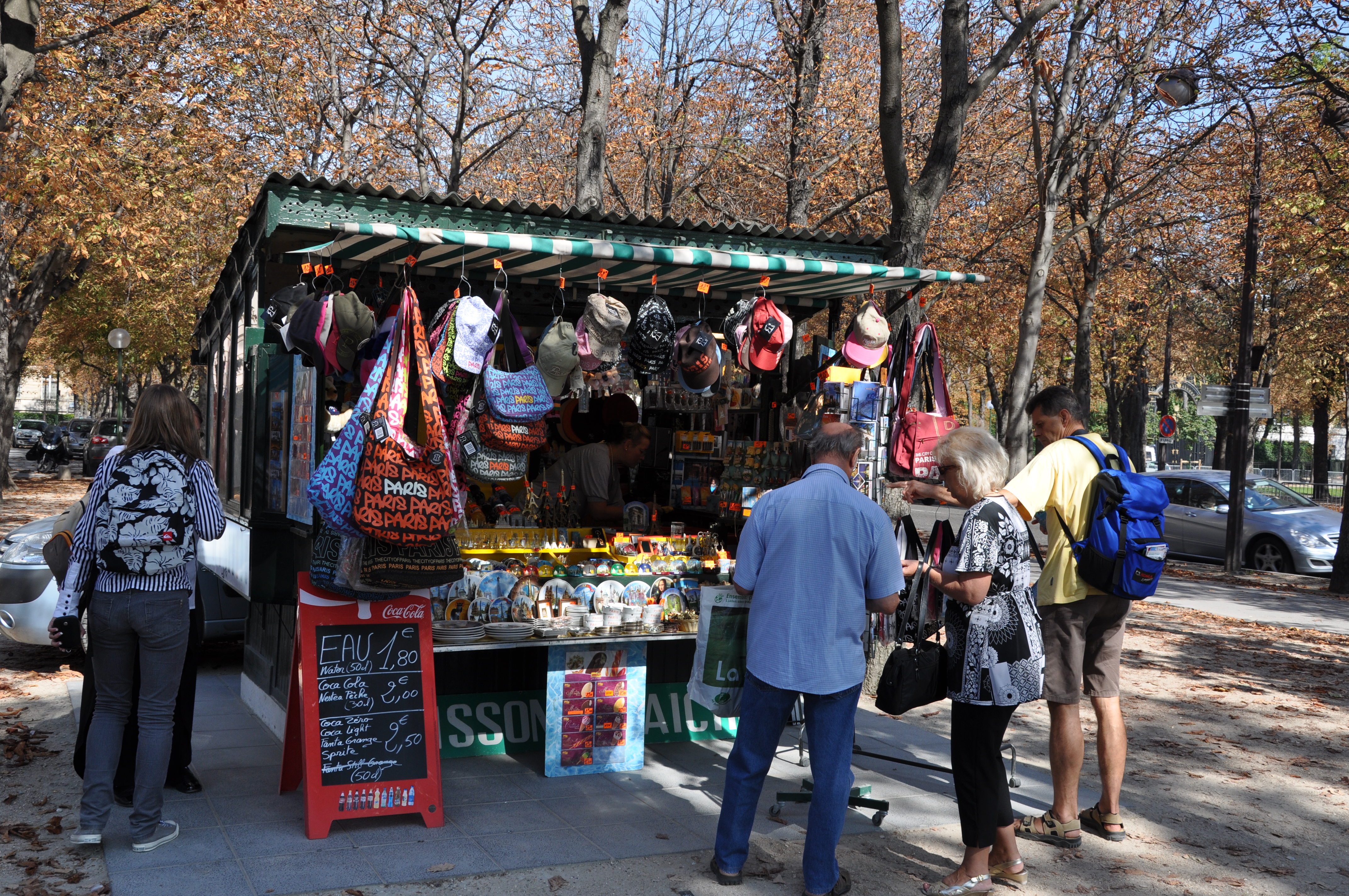巴黎街头路边摊,在巴黎街头随机拍路人