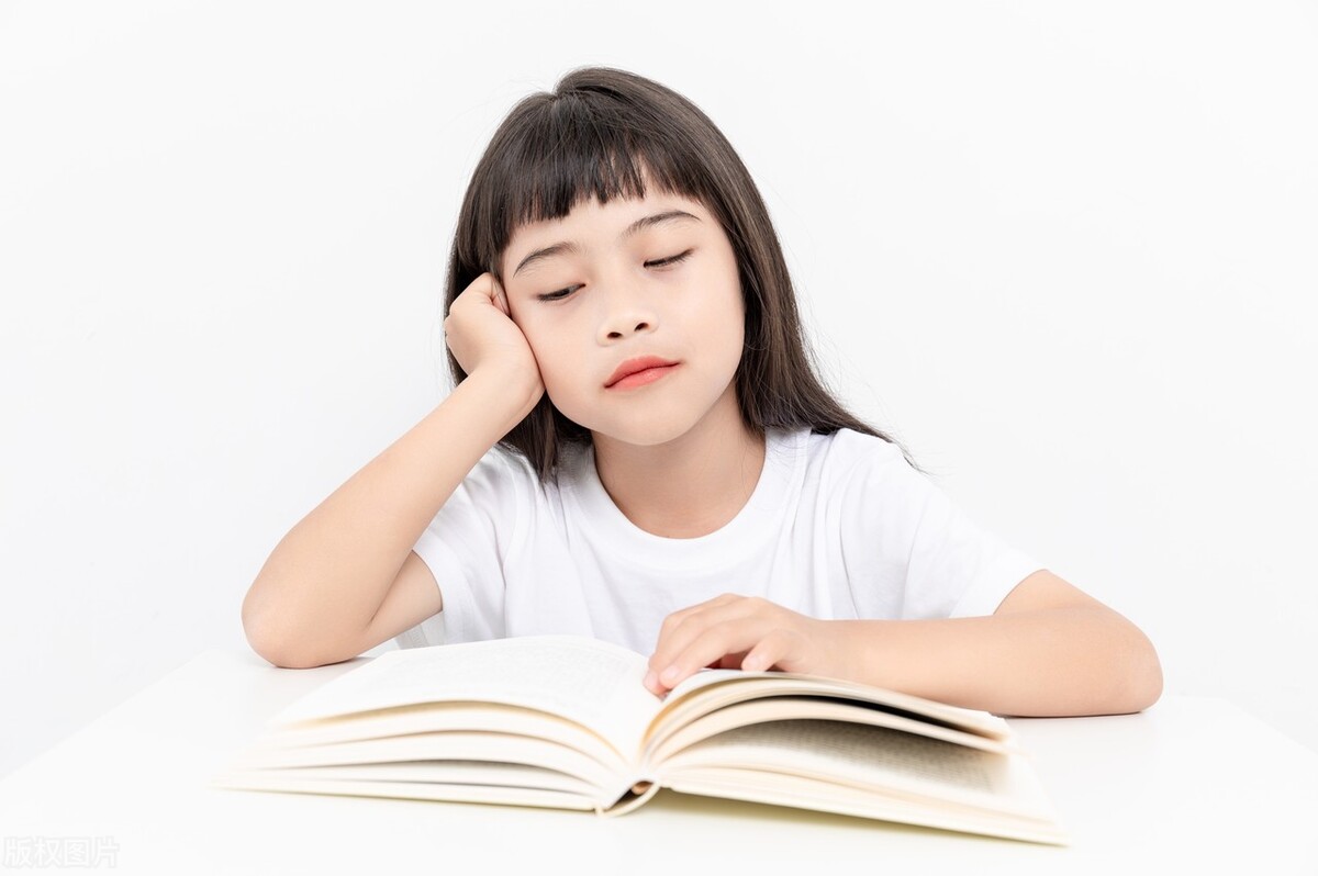 古诗词背默好难？帮助孩子打入诗人朋友圈，一招见效，劲足效果好