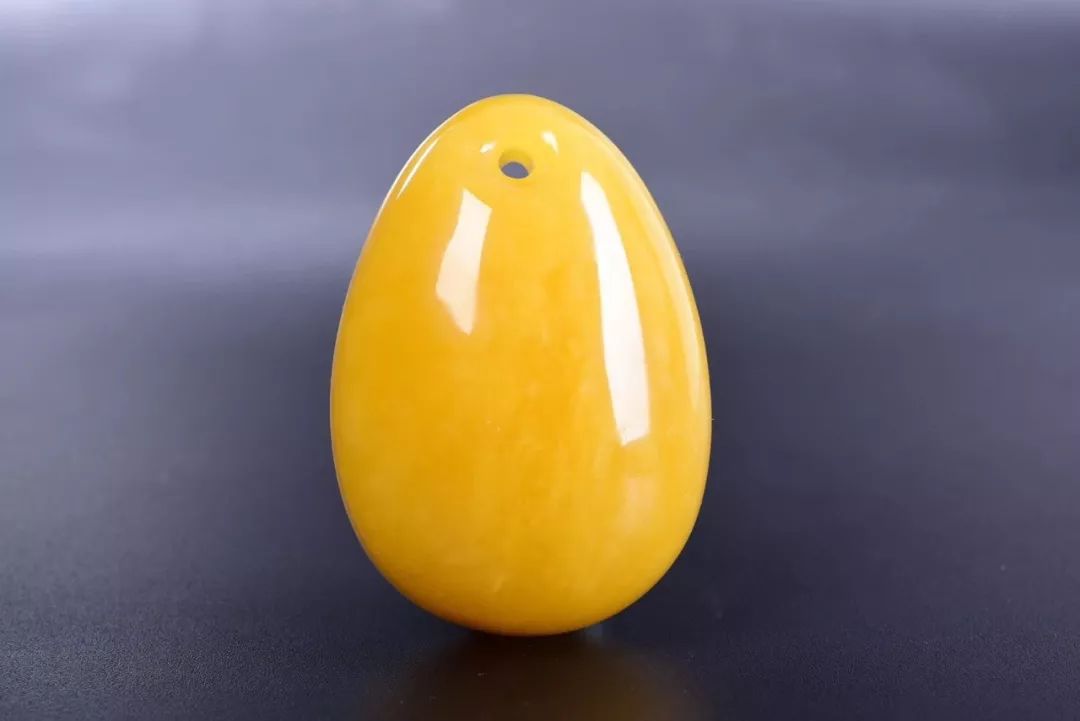 好的蜜蜡有什么特征,蜜蜡越黄越好还是越透明越好