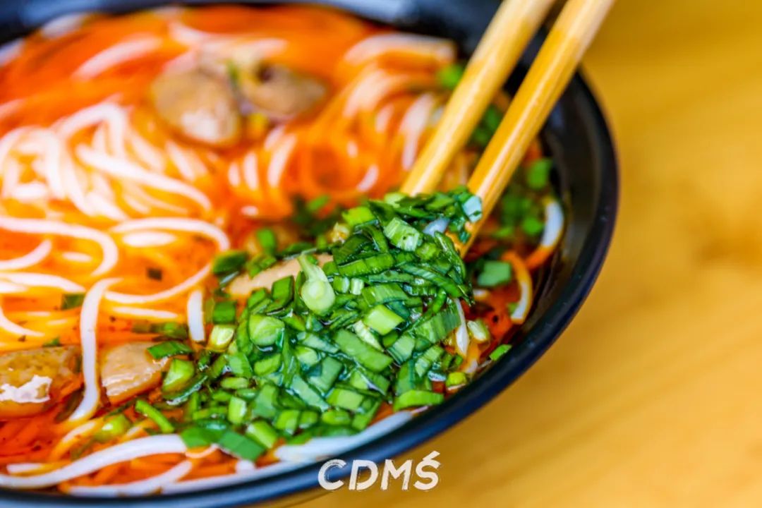 嗦粉成都美食,成都美食嗦粉