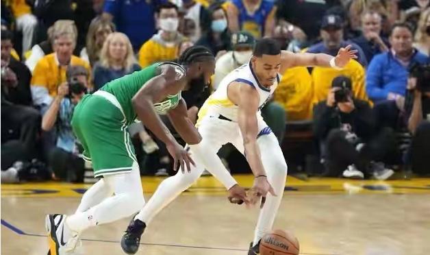 维金斯三分杜兰特,维金斯面对杜兰特压哨三分